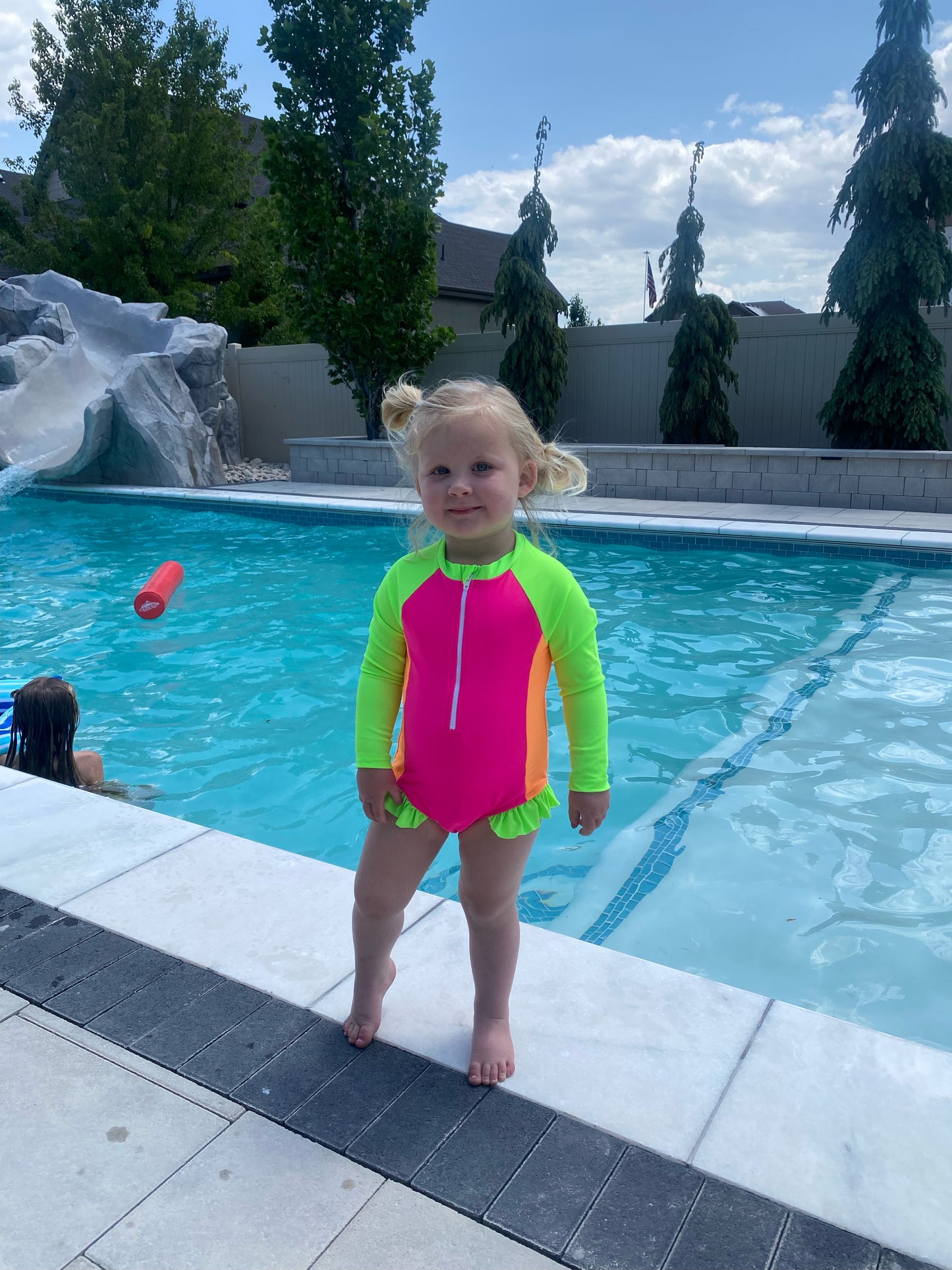 MALIBU RUFFLE RASH GUARD