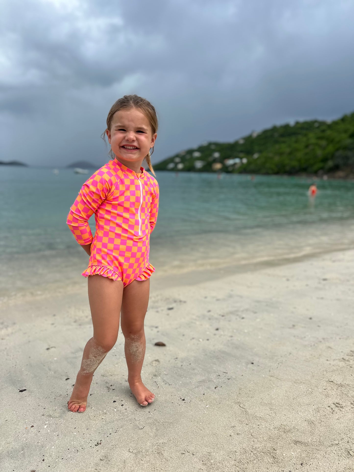 PEACHY PUNCH RUFFLE RASH GUARD