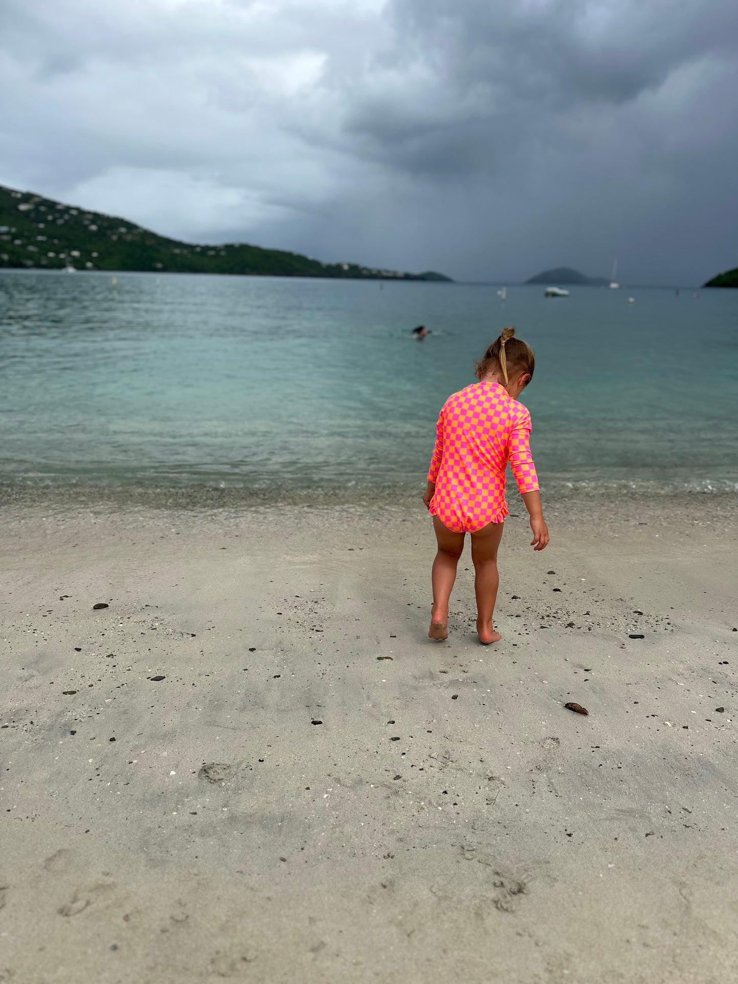 PEACHY PUNCH RUFFLE RASH GUARD